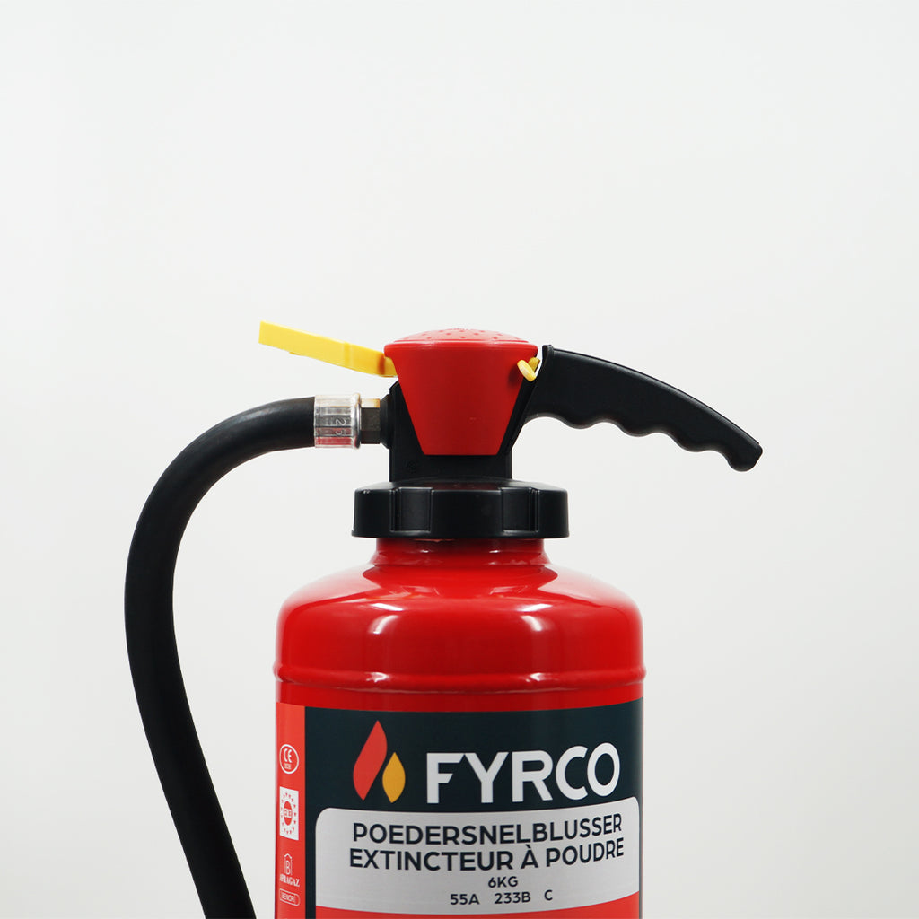 Poederbrandblusser 6kg ABC met intern patroon en BENOR gekeurd close-up brandblusserkop