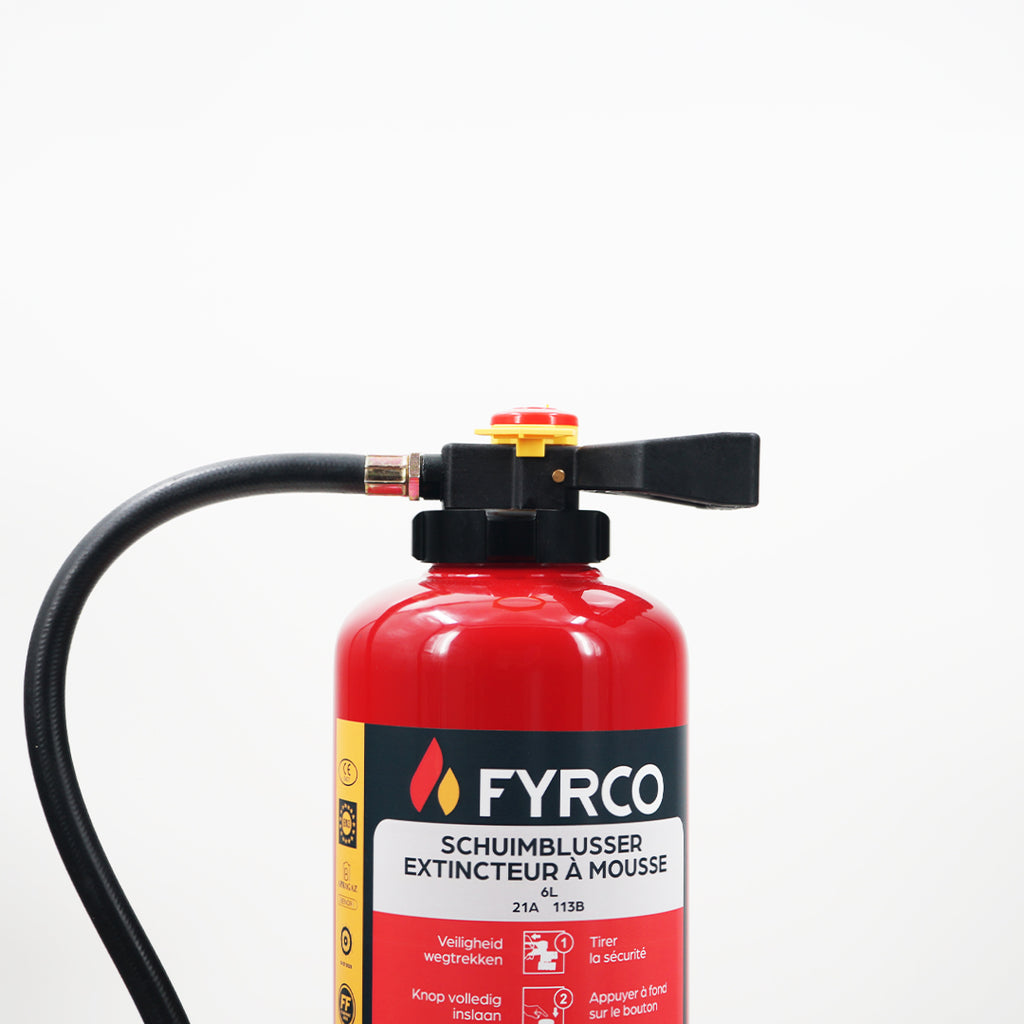 Schuimbrandblusser fluorvrij 6l AB met intern patroon en BENOR gekeurd close-up brandblusserkop